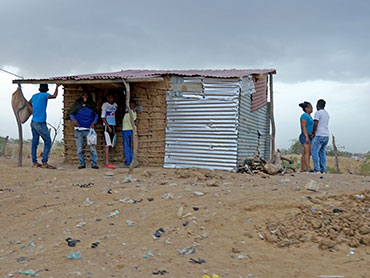 Vivienda en un barrio de invasión de la Guajira colombiana